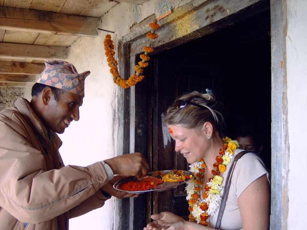 Thứ bảy là để nghỉ ngơi: Người dân ở Nepal làm việc 6 ngày/tuần và ngày nghỉ của họ là thứ Bảy chứ không phải Chủ Nhật như nhiều quốc gia khác. Vào thứ Bảy, người dân địa phương thường tổ chức đi dã ngoại và thưởng thức một bữa ăn ngoài trời.