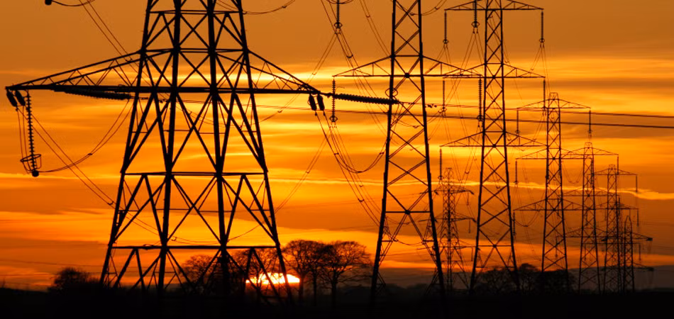 Nguồn điện ở Nepal rất chập chờn: Việc nguồn điện bị cắt liên tục hay chập chờn là điều xảy ra hàng ngày đối với người dân Nepal. Thậm chí, các nhà hàng, khách sạn cũng mất điện thường xuyên và họ phải khắc phục bằng cách dùng máy phát điện dự phòng hoặc thiết kế cửa sổ lớn để đón ánh sáng mặt trời trong suốt cả ngày. Việc dùng bữa trong bóng tối hoàn toàn không có gì xa lạ ở Nepal.