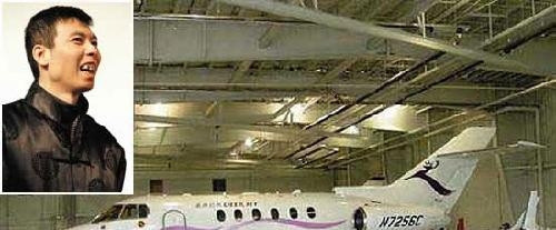 Phùng Tiểu Cương: Vị đạo diễn nổi tiếng của Trung Quốc cũng có cuộc sống xa hoa không kém dàn sao lớn khi sắm riêng cho mình chiếc phi cơ N7256C trị giá 20 triệu NDT (gần 70 tỷ đồng). Tuy nhiên chỉ khi nào tham gia sự kiện lớn thì ông mới sử dụng.