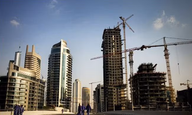 Người lao động nhập cư đến Dubai với hy vọng xây dựng một tương lai tốt đẹp cho gia đình nhưng đổi lại chỉ thấy nghèo khổ, lương thấp và công việc cực nhọc.