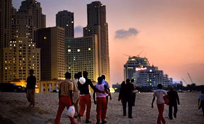 Họ bị đưa đến Sonapur, một nơi không có trên bản đồ, để những người sử dụng lao động dễ dàng kiểm soát hơn.