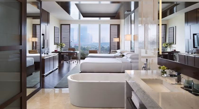 Các tiện nghi giải trí bao gồm hồ bơi trong nhà, spa và trung tâm thể dục.