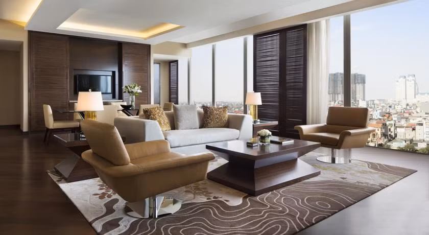 Khách sạn JW Marriott cung cấp một loạt ẩm thực trong nước và quốc tế gồm các món Việt Nam, Nhật Bản, Hàn Quốc và Địa Trung Hải...