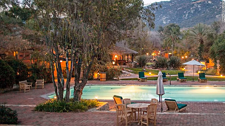 Spa tại Rancho La Puerta (Tecate, Mexico):Tọa lạc tại chân núi Kuchumaa và thành lập vào năm 1940, spa ở Rancho La Puerta không chỉ là spa lâu đời nhất ở Bắc Mỹ mà còn là một trong những spa tốt nhất thế giới. Ngoài phương pháp điều trị truyền thống, spa này còn cung cấp dịch vụ chỉnh hình, châm cứu và các lớp học thiền.
