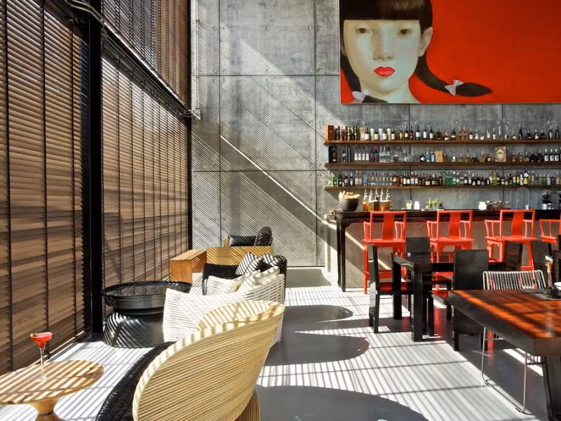 Khách sạn The Library cung cấp một loạt các dịch vụ cao cấp và những tiện nghi hiện đại.