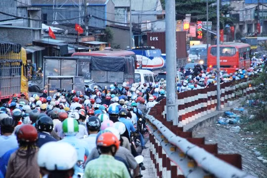 Sai Gon tac duong khung khiep truoc ngay nghi le