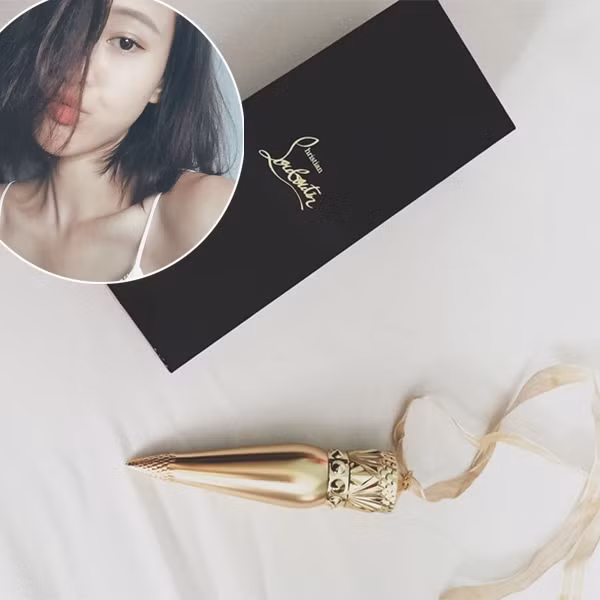 Người đẹp Mai Hoàng B cũng không thể cưỡng lại trước sức hấp dẫn của cây son đẹp tuyệt này.