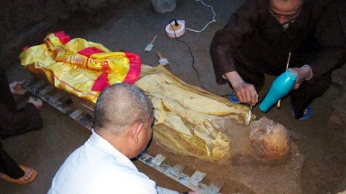 Can canh thi the hoa thuong chon 26 nam khong phan huy