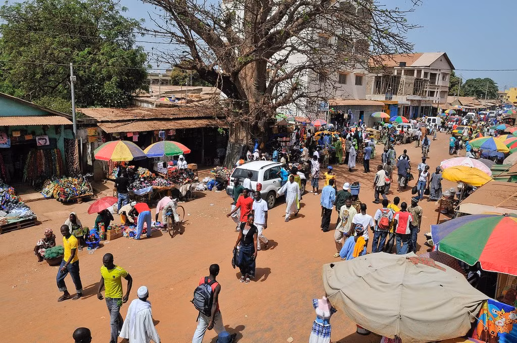 5. Gambia: Gambia là một mảnh nhỏ của một nước đệm nằm cạnh Senegal ở phía đông bắc của châu Phi. Vé máy bay đến một quốc gia nhỏ bé này xếp thứ 46 trong danh sách vé giá rẻ nhất trên thế giới. Tuy nhiên, số liệu về giá khách sạn ở Gambia không thể xác định được.