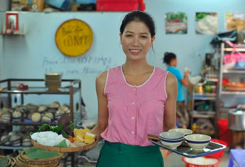 Soi lai hai quan an hai ra tien cua Trang Tran