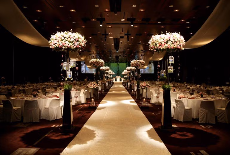 Một không gian tiệc cưới khác được trang hoàng lộng lẫy theo yêu cầu của khách hàng.