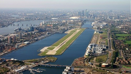 3. Sân bay London City (Anh): London City là sân bay có duy nhất một đường băng nằm trên sông Thames thơ mộng.