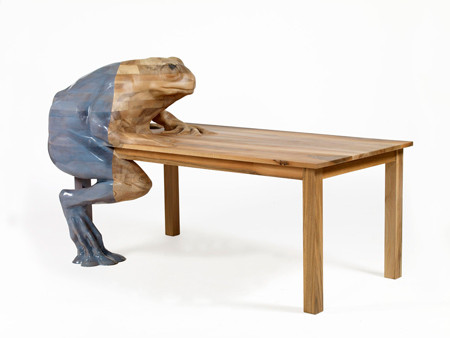 Chắc chắn các vị khách sẽ bị ấn tượng với chiếc bàn chân ếch này khi bước vào nhà bạn.