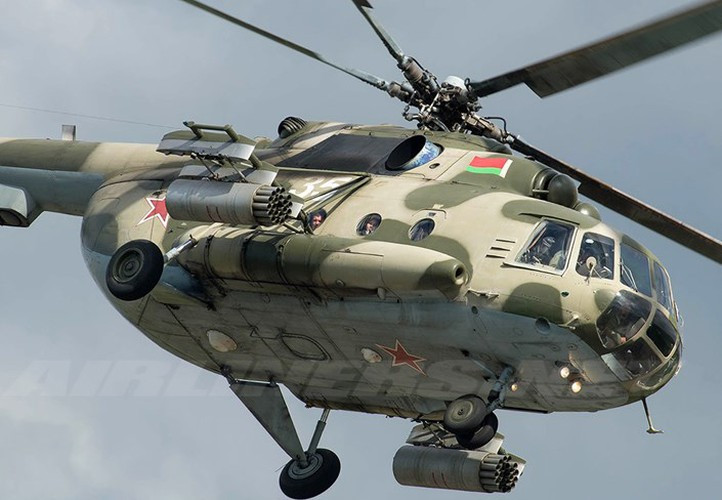 Ngoài ra, trên các giá treo có thể mang theo cả pod súng máy 12,7mm PKT để chống bộ binh hoặc bom 250kg.