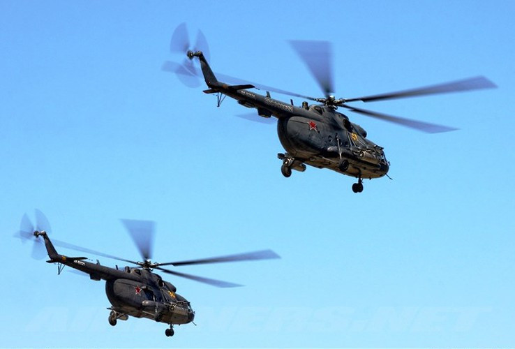 Trên thân máy bay trực thăng Mi-8/17 được trang bị 2 cánh phụ với tổng cộng 12 mấu cứng cho phép triển khai nhiều loại vũ khí gồm cả tên lửa và bom.