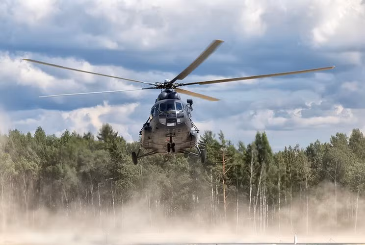 Trên các giá treo có thể triển khai 6-8 tên lửa chống tăng Shturm hoặc Ataka-V hoặc tên lửa không đối không Igla-V. Ở dưới mũi máy bay được tích hợp khí tài cảm biến hồng ngoại – laser để trinh sát và dẫn đường cho tên lửa chống tăng.