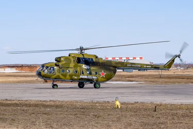 Mi-8/17 được trang động cơ Klimov TV3-117T công suất 1.874 mã lực, cho tốc độ bay tối đa 260km/h.