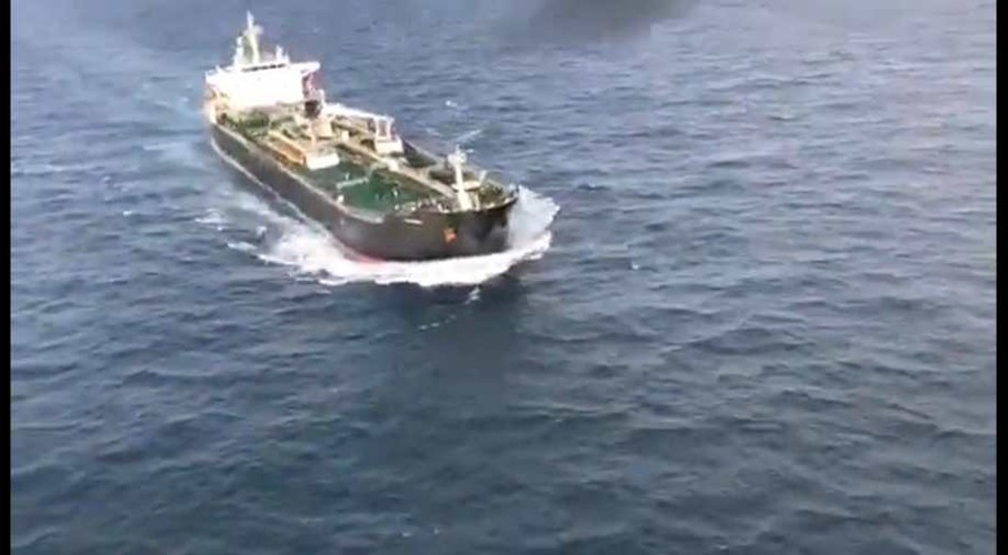 Được biết, trước khi đi vào vùng đặc quyền kinh tế (EEZ) của Venezuela, tàu Fortune đã bị 3 tàu chiến Mỹ bám theo, bên cạnh đó còn có một con tàu dân sự nhưng là loại đặc chủng chuyên cung ứng xa bờ treo cờ Mỹ đã áp sát, theo dõi tận tới khi "đụng" tàu chiến hải quân và máy bay F-16 và Su-30MK2 của không quân Venezuela mới chịu rời đi.