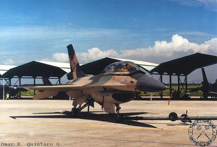 Động cơ này giúp F-16 đạt tốc độ tối đa Mach 2 (khoảng 2.200 km/h), bán kính chiến đấu 550 km.