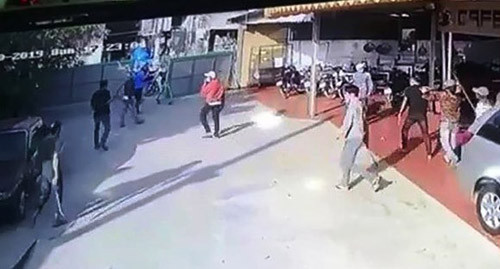 Bat duoc bang nhom cam dao kiem dap pha quan doi bao ke