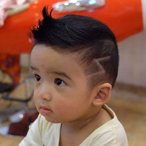 Mái tóc y như một nghệ sỹ chuẩn bị lên sàn diễn, cực ngầu nè.