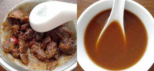 Ngâm khoảng 50gr me chín vào nước nóng, sau đó lọc lấy phần nước cốt. Rửa sạch mực với muối, gừng đập dập và rượu trắng cho hết nhớt, rửa sạch, cắt vây, để nguyên con lát nhồi nhân thịt. Cho vào thau giò sống, thịt xay, nấm hương, mộc nhĩ, hành lá. Ảnh: muctuoingon.com.