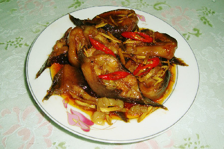 Công dụng: Bổ gan thận, điều hòa khí và chức năng dạ dày, thích hợp với người âm hư, váng đầu hoa mắt, ù tai, hay quên, chân tay tê dại, cơ thể suy nhược. Ảnh: monanla.com.