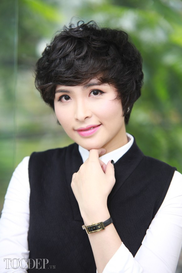 Kiểu tóc pixie đen tạo nét cá tính nhưng vẫn mang chút nữ tính. Với kiểu tóc này, chị em sẽ cảm giác thoải mái và mạnh mẽ hơn vì chất cá tính mà mái tóc này mang lại. Ảnh: tocdep.vn.