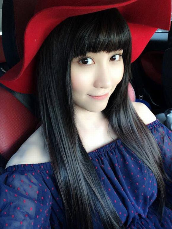 6. Tóc mái bằng, mái thưa: Đây được xem là kiểu tóc giúp chị em trẻ ra chục tuổi. Với phần tóc mái sẽ giúp chị em có diện mạo mới ngay tức thì, tóc mái ngố hoặc mái thưa đều là những lựa chọn cực kỳ ưng ý của nhiều chị em. Ảnh: xahoi.com.