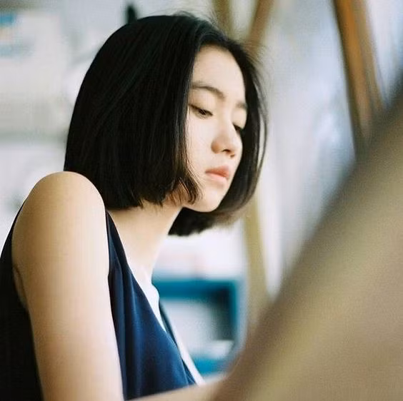 Bạn có thể biến tấu nhiều kiểu khác nhau, có thể uốn nhẹ phần đuôi để thêm phần trẻ trung và cá tính hoặc chỉ cần duỗi thẳng để mái là cũng đủ cho chị em trẻ trung vạn lần. Ảnh: kenhphunu.com.