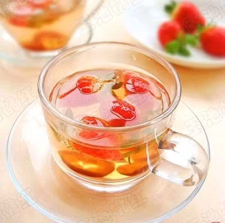 5. Trà táo mèo: Uống trà táo mèo sẽ giúp hạ huyết áp, tiêu hóa tốt, co giãn mạch máu… Hàng ngày hãy lấy quả táo mèo thái miếng rồi đun lấy nước uống để chữa bệnh hiệu quả hơn. Ảnh: Badasa.com.vn.