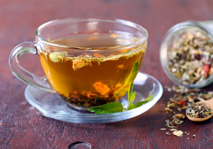 4. Trà thảo mộc: Các loại trà thảo dược có thể giúp làm giảm căng thẳng và lo lắng, chỉ khi nó không chứa caffeine. Một số loại trà thảo dược bạn có thể uống là trà ô-long, trà trắng, trà matcha, trà Darjeeling, trà masala, trà Assam, trà xanh… Ảnh: Voila.Blog.com.