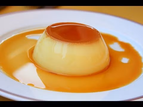 Cho lên chảo đảo đến khi đặc lại. Để tủ lạnh 6 giờ là có thể thưởng thức. Ảnh: youtube.com.