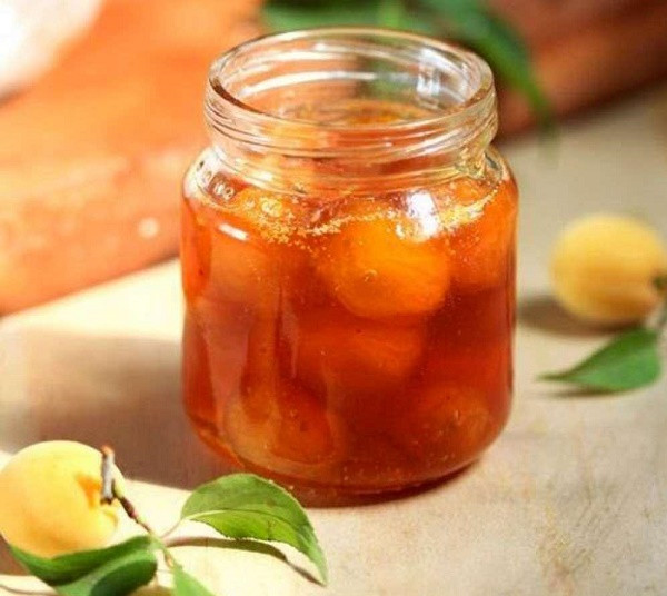 Cho nguyên liệu vào nồi và cho nước vào đun cho đến khi chín, thì lọc bỏ bã lấy nước. Tiếp tục dùng nước đã đun được đem cô thành cao cao đặc. Khi dùng, các bạn lấy cho trẻ ngậm chừng một thìa nhỏ là được. Ảnh: giadinhvietnam.com. (Thông tin trong bài chỉ mang tính chất tham khảo, trước khi sử dụng bài thuốc, vui lòng hỏi ý kiến bác sĩ).