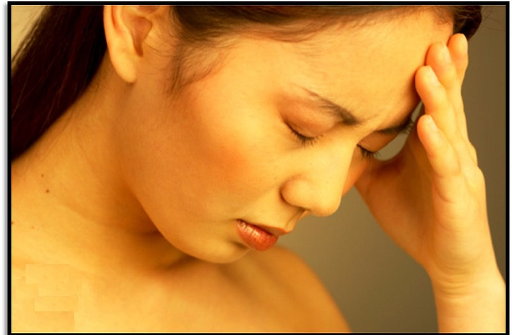 Chữa vàng da, vàng mắt: Rau má 50g, lá ngải cứu 50g. Đem hai thứ rửa sạch, đun nước uống hàng ngày. Ảnh: baomoi.com. (Thông tin trong bài chỉ mang tính chất tham khảo, trước khi sử dụng bài thuốc, vui lòng hỏi ý kiến bác sĩ).