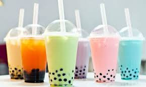5. Trà sữa: Trong trà sữa có chất Hexametaphosphate, khi cơ thể bé quá nhiều chất này (ăn nhiều trà sữa hoặc pha với nồng độ cao) có thể gây ra các rối loạn chuyển hóa canxi dư thừa, hậu quả vô cùng khó lường. Ảnh: baophapluat.vn.