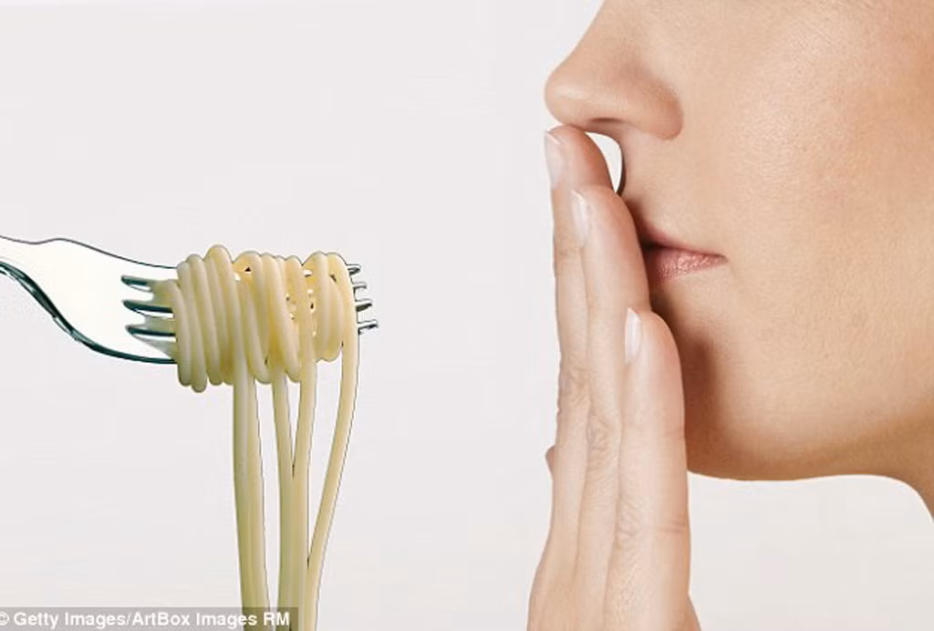 5. Cắt giảm tinh bột. Nên chọn các loại thực phẩm giàu tinh bột tiêu hóa chậm giúp đẩy nhanh quá trình đốt mỡ, giảm cân mà vẫn duy trì được nguồn năng lượng mỗi ngày. Ảnh: thanhnien.vn.