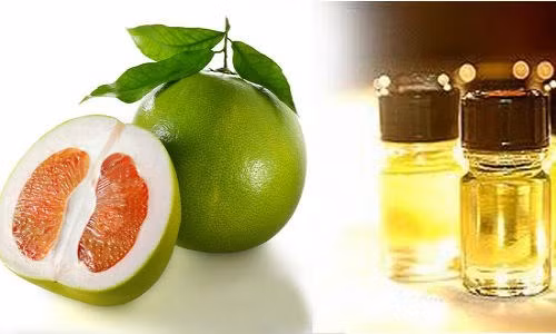 4. Dầu mè và tinh dầu bưởi: Tinh dầu bưởi nguyên chất vốn có thể chữa rụng tóc cực hiệu quả, kết hợp cùng dầu mè thì còn gì tuyệt vời hơn. Ảnh: Deaura.vn.