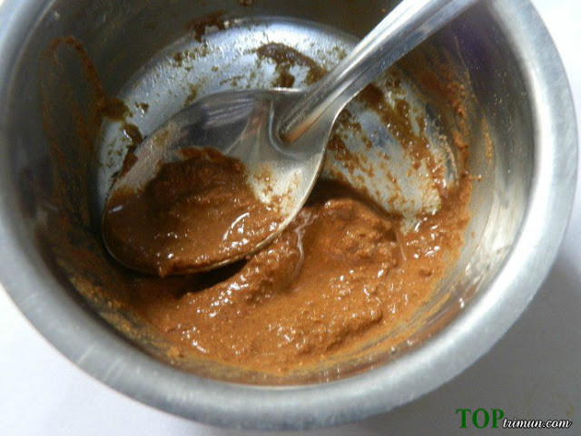 Thoa đều lên những vùng da không đều màu và để cho khô rồi rửa sạch lại bằng nước ấm, bạn sẽ nhanh chóng lấy lại làn da sáng mịn cho mình. Ảnh: toptrimun.com.