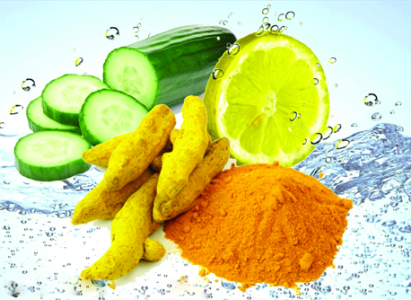 4. Bột gỗ đàn hương, nước dưa leo, chanh, cà chua. Nguyên liệu: Bột gỗ đàn hương, nước cốt chanh, nước ép dưa leo, nước ép cà chua. Hãy trộn đều các nguyên liệu trên lại với nhau. Ảnh: ruougungnghe.com.