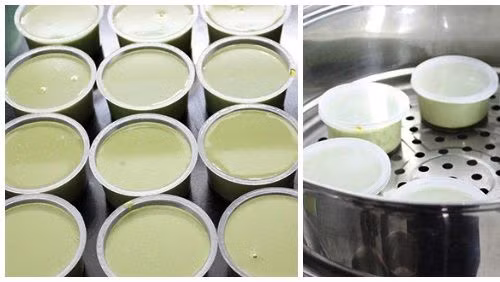 Rửa sạch lá trà xanh, xay nhuyễn, lọc lấy nước cốt, rồi hòa với sữa tươi không đường. Cho trứng vào tô lớn rồi dùng phới đánh trứng. Dùng rây lọc hết phần lòng trắng của trứng. Ảnh: Beemart.vn.