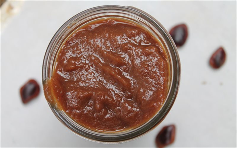 Chiên qua để trứng thơm, chắc hơn. Me chua thêm nước ấm, nước trong trứng, 1 muỗng đường, 1 muỗng mắm, bột ngọt, hạt nêm, 1 muỗng tương ớt. Ảnh: Cooky.vn.