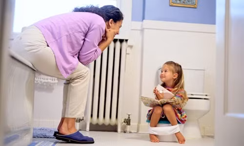 Bước 2: Khi bạn nhìn thấy các dấu hiệu trên thì hãy sử dụng một âm thanh để làm ám hiệu. Ví dụ như tiếng "xì xì", "Omaha"…Ảnh: nhatkycuame.net.