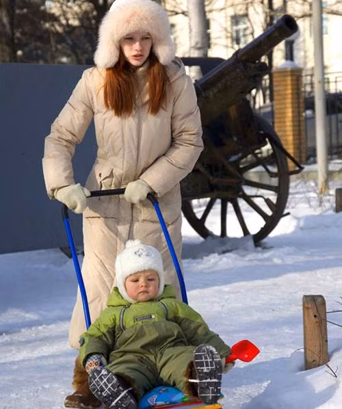 8. Argentina: Các bậc cha mẹ ở Argentina cũng có cách dạy trẻ dùng bô giống như các ông bố bà mẹ phương Tây khác. Tuy nhiên có một điểm khác biệt so với Mỹ đó là bố mẹ Argentina sẵn sàng cho trẻ đi vệ sinh ở bên ngoài cho dù địa điểm đó có nhà vệ sinh công cộng. Ảnh: eva.vn.