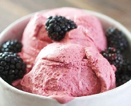 Để ngăn đá tủ lạnh 4-8 giờ, kem đông lạnh là có thể thưởng thức. Ảnh: emvaobep.vn.