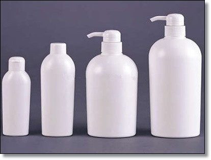 Số 2: Nhựa HDPE. Thường được dùng làm bình sữa, bình đựng chất tẩy rửa, đồ chơi và một số loại túi nhựa hoặc các vật có độ tinh khiết cao. Nó chịu được nhiệt độ lên đến 110 độ C. Loại nhựa này được xem là an toàn nhất, vi khuẩn khó tích tụ do bề mặt khá trơn láng. Ảnh: hoahaithanh.com.