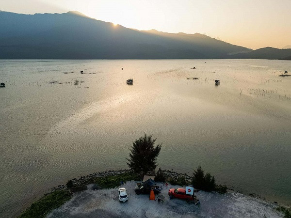 Ngan ngo truoc ve dep dam Lap An nhin tu tren cao-Hinh-2