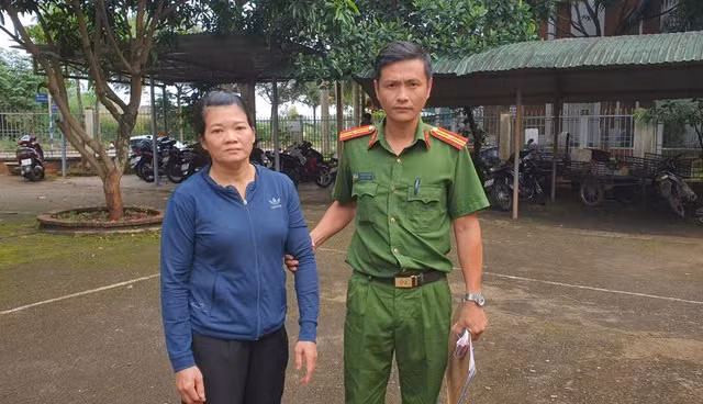 Chiem doat hon 300 to ve so cua nguoi mu vi nam mo trung so