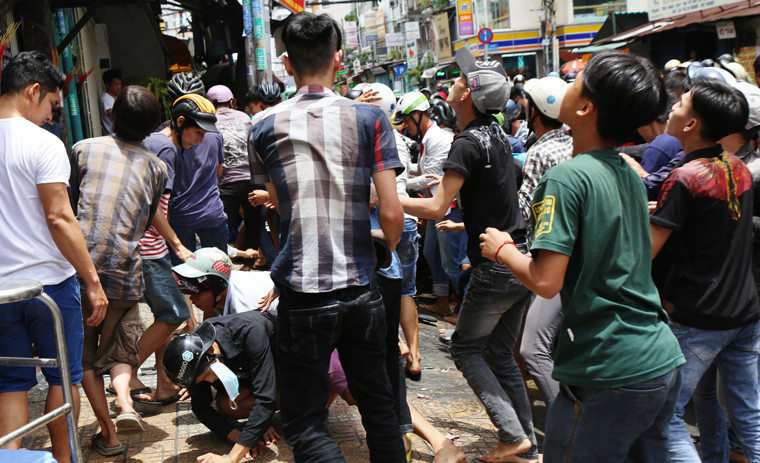 Theo gia chủ, năm nào tại đây cũng cúng cô hồn nhưng năm nay chọn cúng ngày 16 âm lịch thay vì ngày 15 âm lịch như các năm trước.