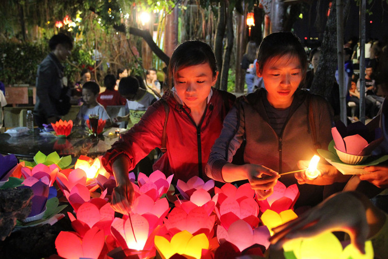 Lễ Vu Lan cũng là dịp để mỗi chúng ta suy nghĩ về cách ứng xử, đạo làm con đối với các bậc sinh thành. 